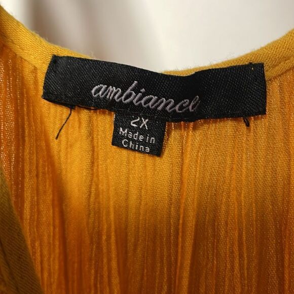 Ambiance peek a boo shoulder top - Picture 4 of 8